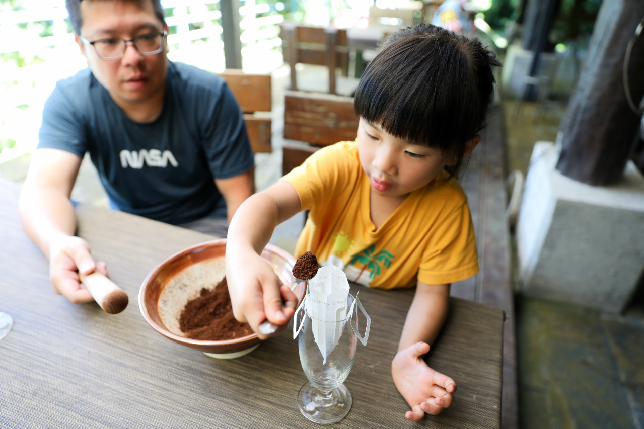 台中新社幸福農莊 包棟木屋.桶仔雞烤肉.親子DIY 兩天一夜活動體驗 - 奇奇一起玩樂趣