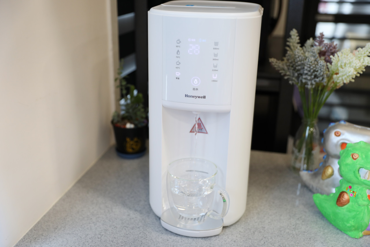 Honeywell 太空人五道淨化RO濾淨瞬熱飲水機 太空級濾芯升級五重淨化 淨水x殺菌x加熱x調溫 泡奶.泡茶.泡泡麵超方便! - 奇奇一起玩樂趣
