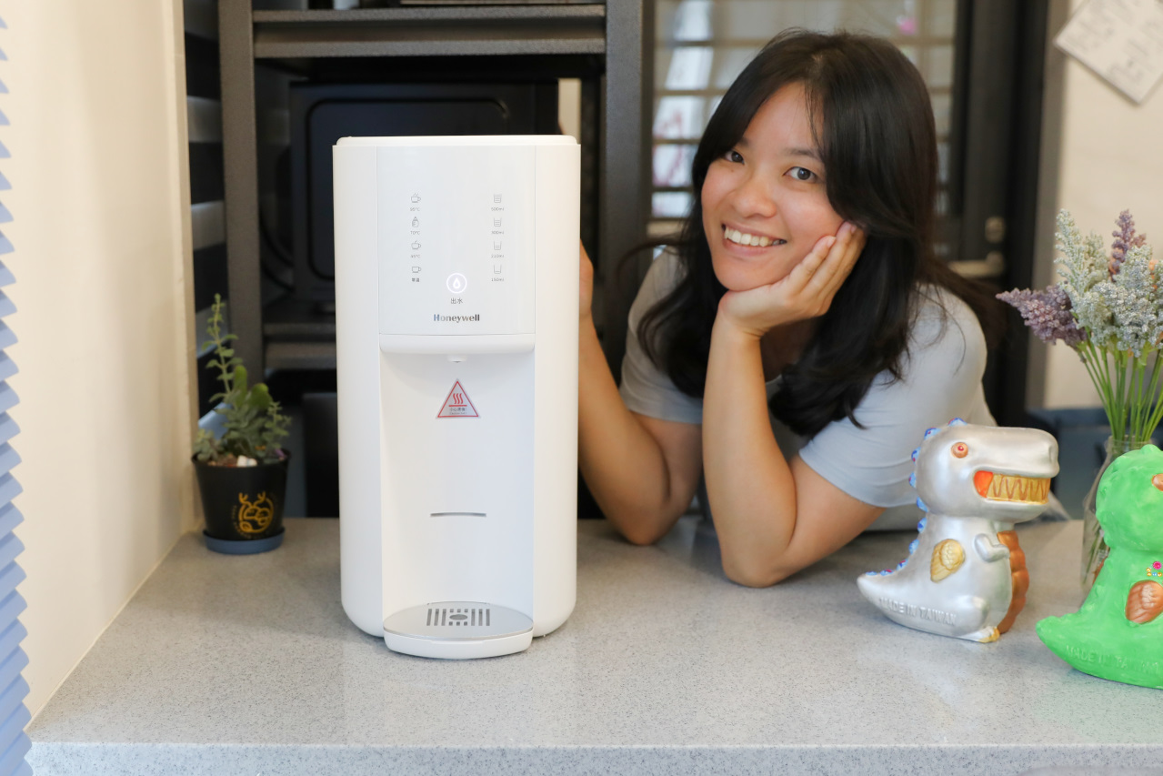 Honeywell 太空人五道淨化RO濾淨瞬熱飲水機 太空級濾芯升級五重淨化 淨水x殺菌x加熱x調溫 泡奶.泡茶.泡泡麵超方便! - 奇奇一起玩樂趣