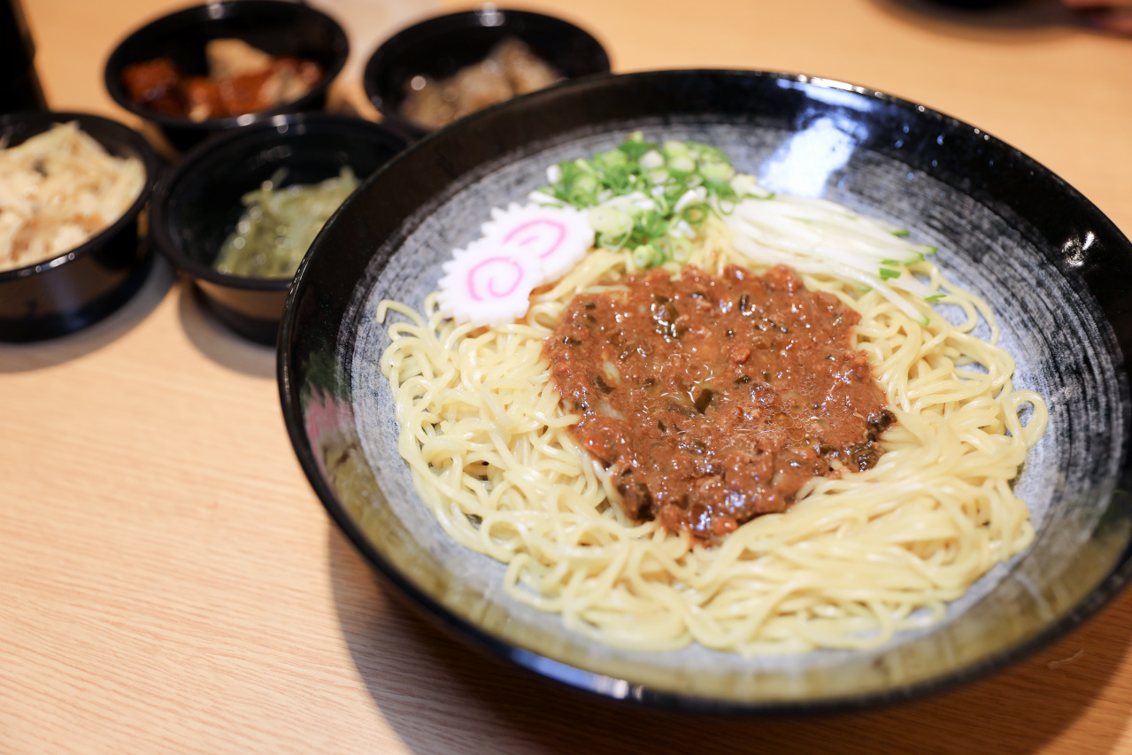 桃園濃郁系牛肉麵推薦! 集英會牛肉麵館(武陵店) 自助吧飲料冰品吃到飽 - 奇奇一起玩樂趣