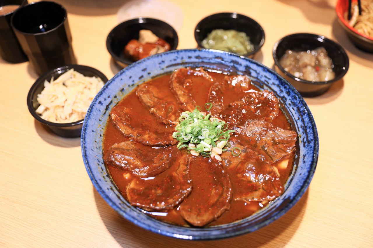 桃園濃郁系牛肉麵推薦! 集英會牛肉麵館(武陵店) 自助吧飲料冰品吃到飽 - 奇奇一起玩樂趣