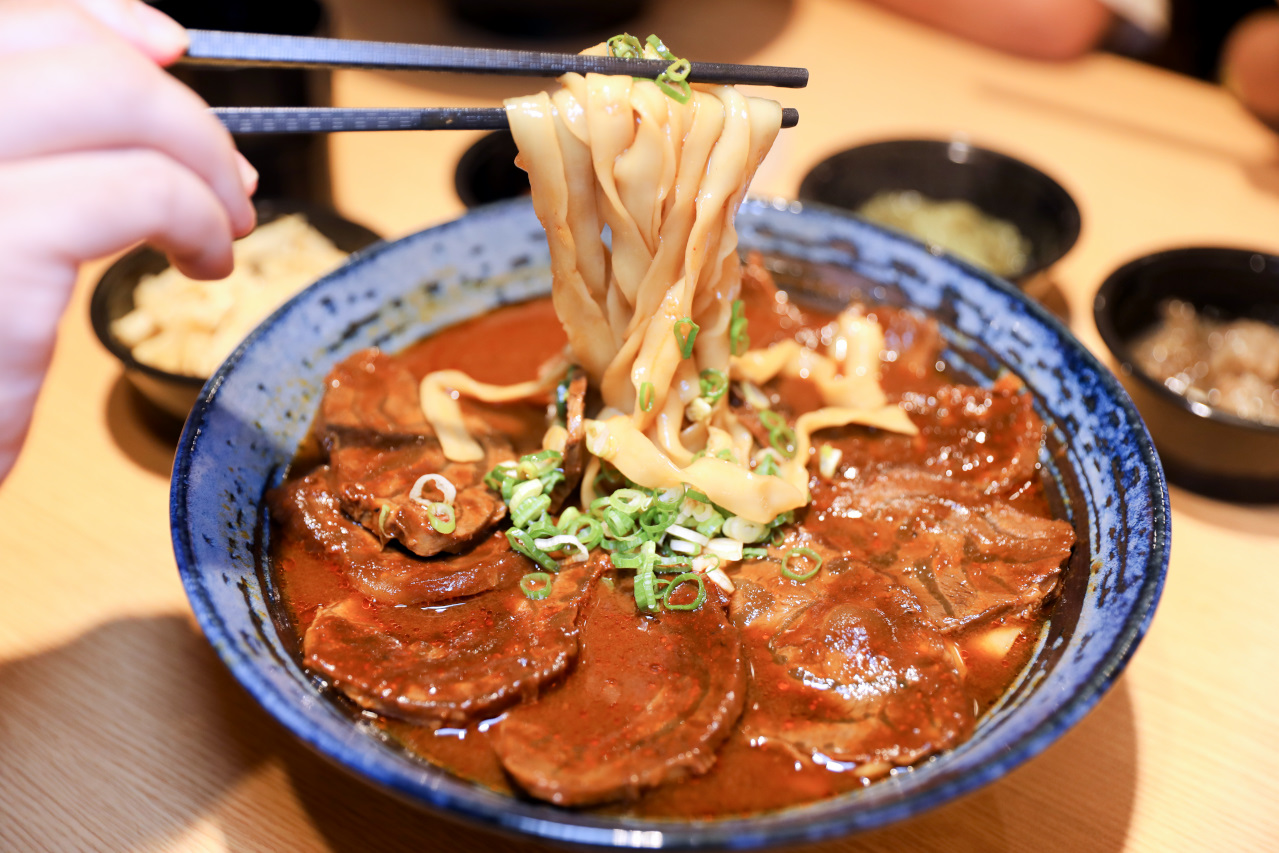 桃園濃郁系牛肉麵推薦! 集英會牛肉麵館(武陵店) 自助吧飲料冰品吃到飽 - 奇奇一起玩樂趣