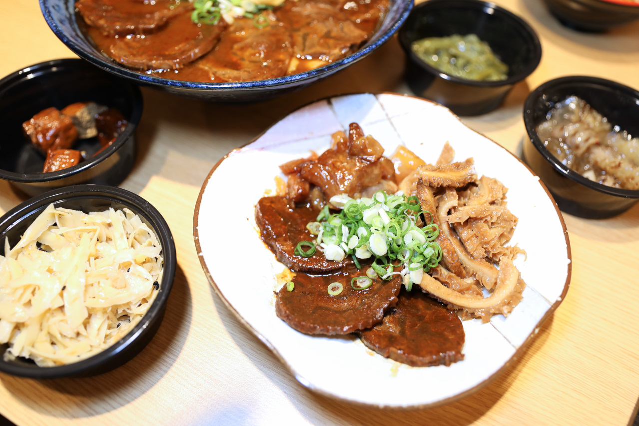 桃園濃郁系牛肉麵推薦! 集英會牛肉麵館(武陵店) 自助吧飲料冰品吃到飽 - 奇奇一起玩樂趣