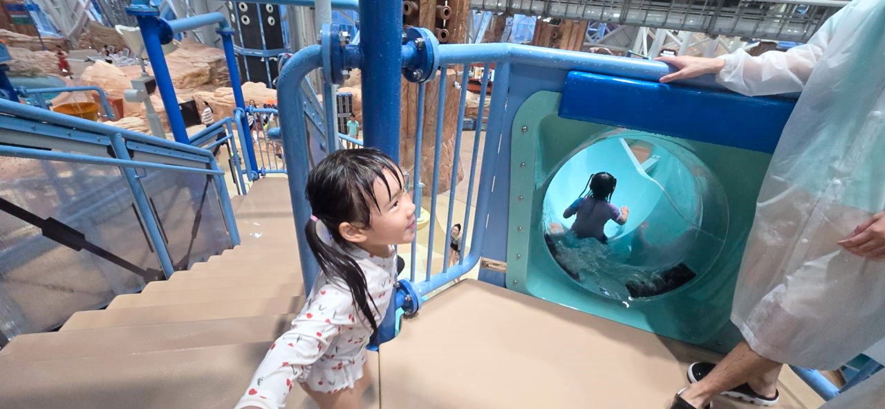 澳門3天2夜親子旅遊玩樂推薦! 澳門必玩新濠影滙水上樂園.滿紛樂園.8字摩天輪 KKday預訂超方便 - 奇奇一起玩樂趣