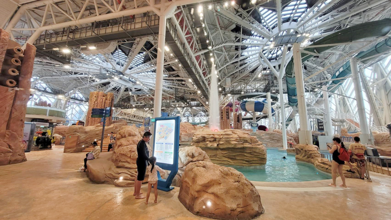 澳門3天2夜親子旅遊玩樂推薦! 澳門必玩新濠影滙水上樂園.滿紛樂園.8字摩天輪 KKday預訂超方便 - 奇奇一起玩樂趣
