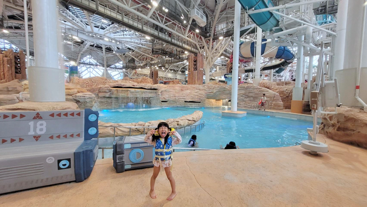 澳門3天2夜親子旅遊玩樂推薦! 澳門必玩新濠影滙水上樂園.滿紛樂園.8字摩天輪 KKday預訂超方便 - 奇奇一起玩樂趣