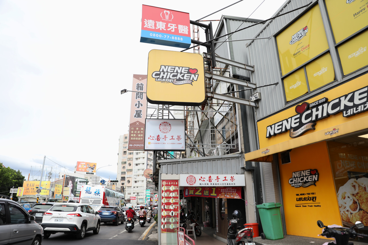 台南行李箱維修店家推薦! 箱間小屋-行李箱專賣維修 台南行李箱專賣 - 奇奇一起玩樂趣