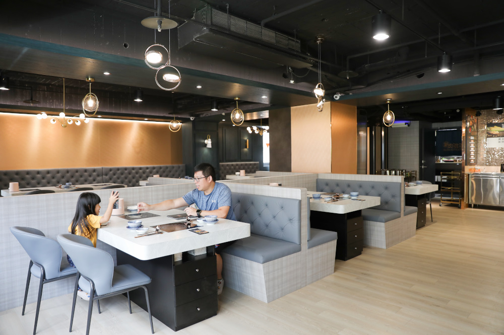 網紅部落客2025必踩點的全新肉多多排隊名店 鍋物界的卡地亞 新肉多多高質感體驗 樂多多集團新品牌 - 奇奇一起玩樂趣