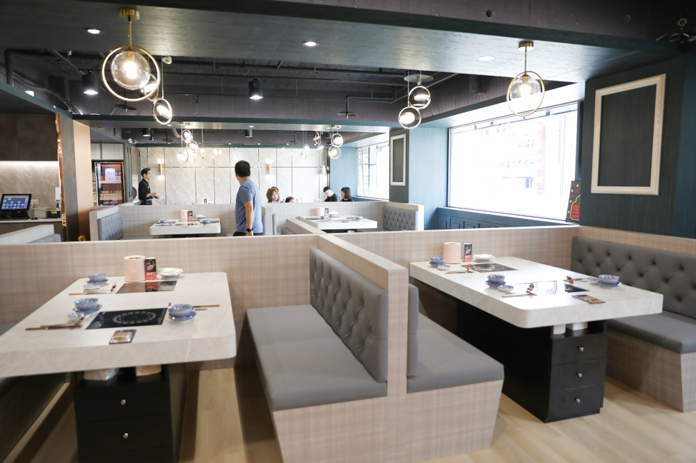 網紅部落客2025必踩點的全新肉多多排隊名店 鍋物界的卡地亞 新肉多多高質感體驗 樂多多集團新品牌 - 奇奇一起玩樂趣