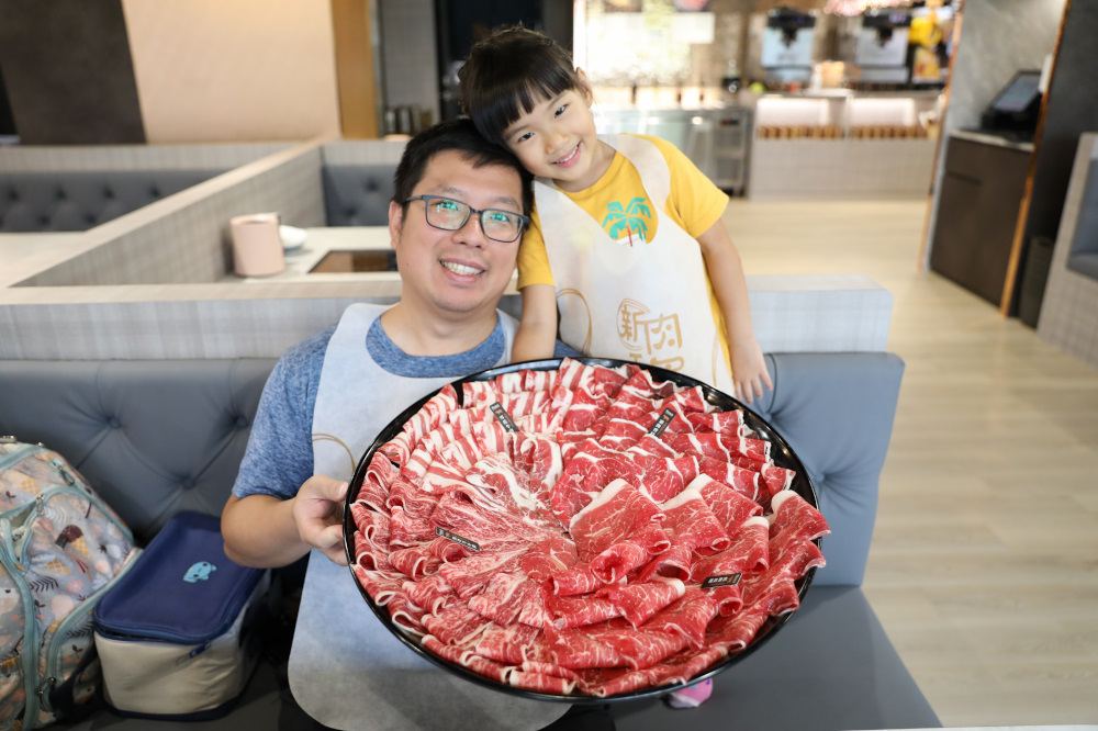 網紅部落客2025必踩點的全新肉多多排隊名店 鍋物界的卡地亞 新肉多多高質感體驗 樂多多集團新品牌 - 奇奇一起玩樂趣