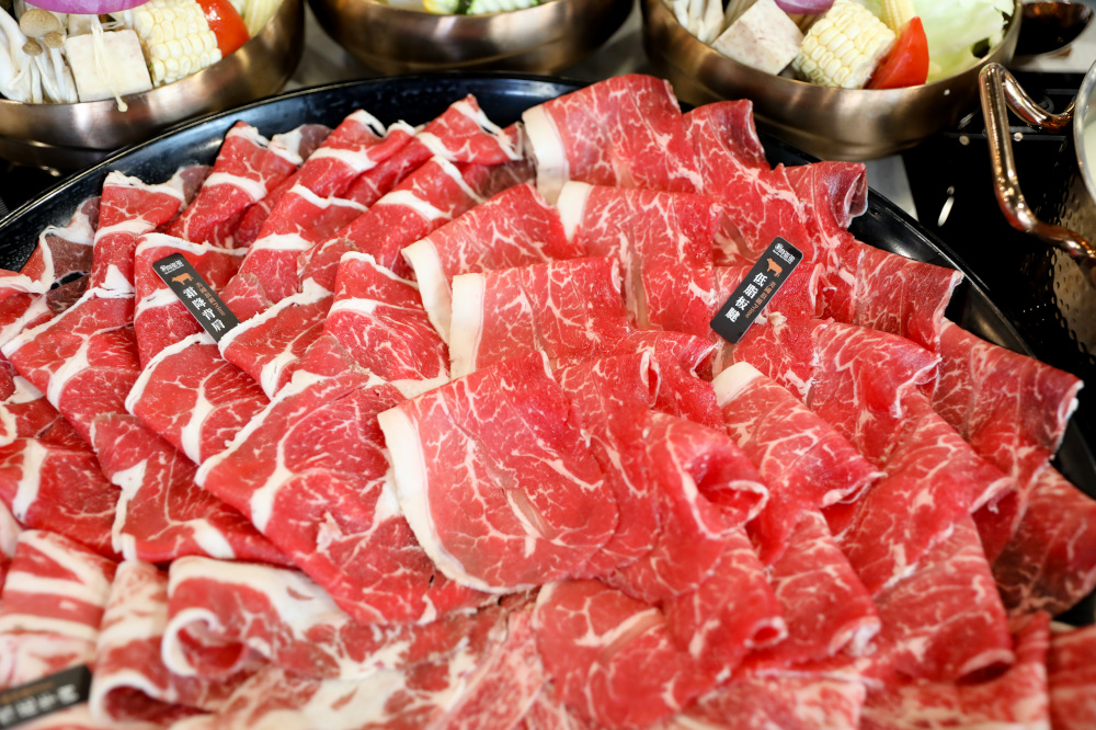網紅部落客2025必踩點的全新肉多多排隊名店 鍋物界的卡地亞 新肉多多高質感體驗 樂多多集團新品牌 - 奇奇一起玩樂趣
