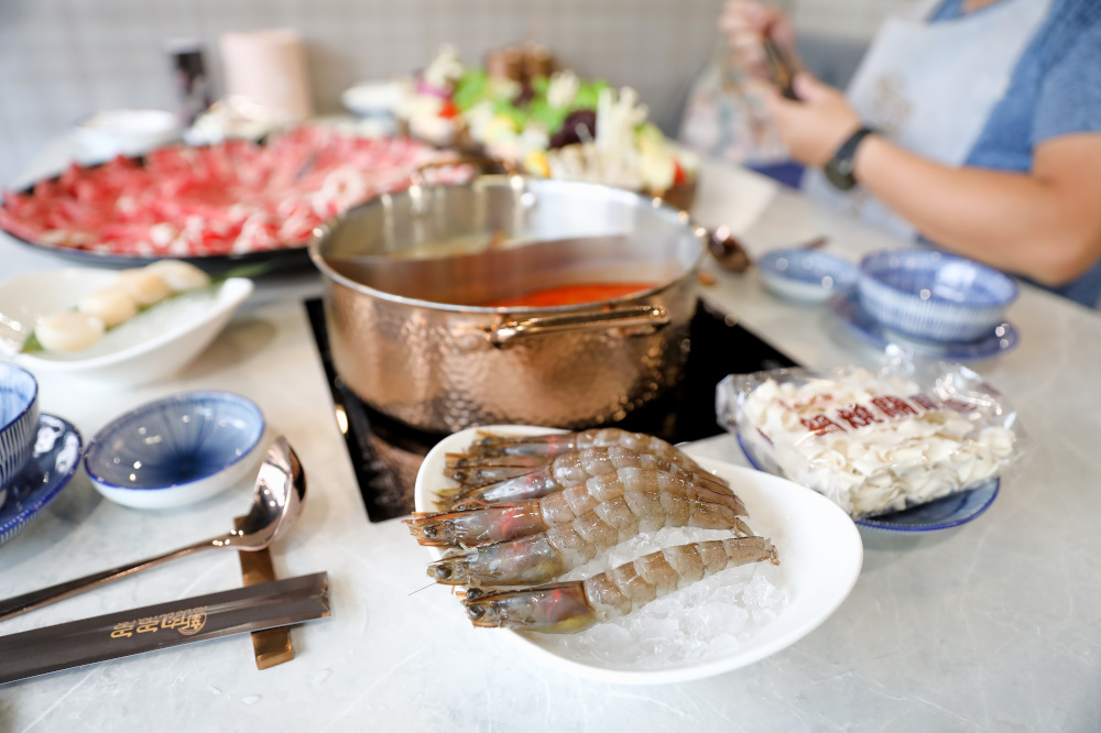 網紅部落客2025必踩點的全新肉多多排隊名店 鍋物界的卡地亞 新肉多多高質感體驗 樂多多集團新品牌 - 奇奇一起玩樂趣
