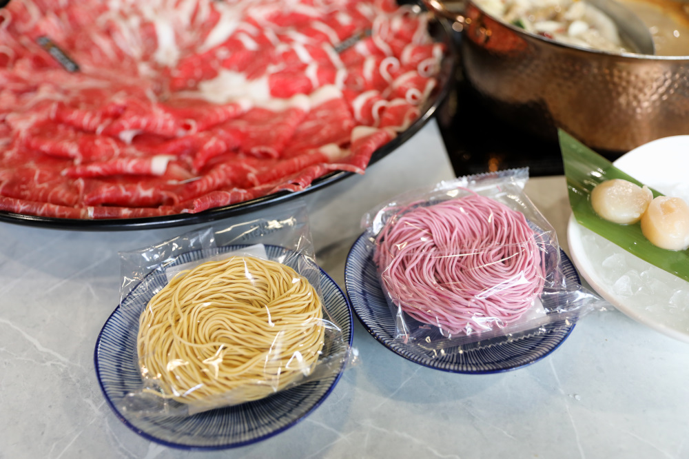 網紅部落客2025必踩點的全新肉多多排隊名店 鍋物界的卡地亞 新肉多多高質感體驗 樂多多集團新品牌 - 奇奇一起玩樂趣