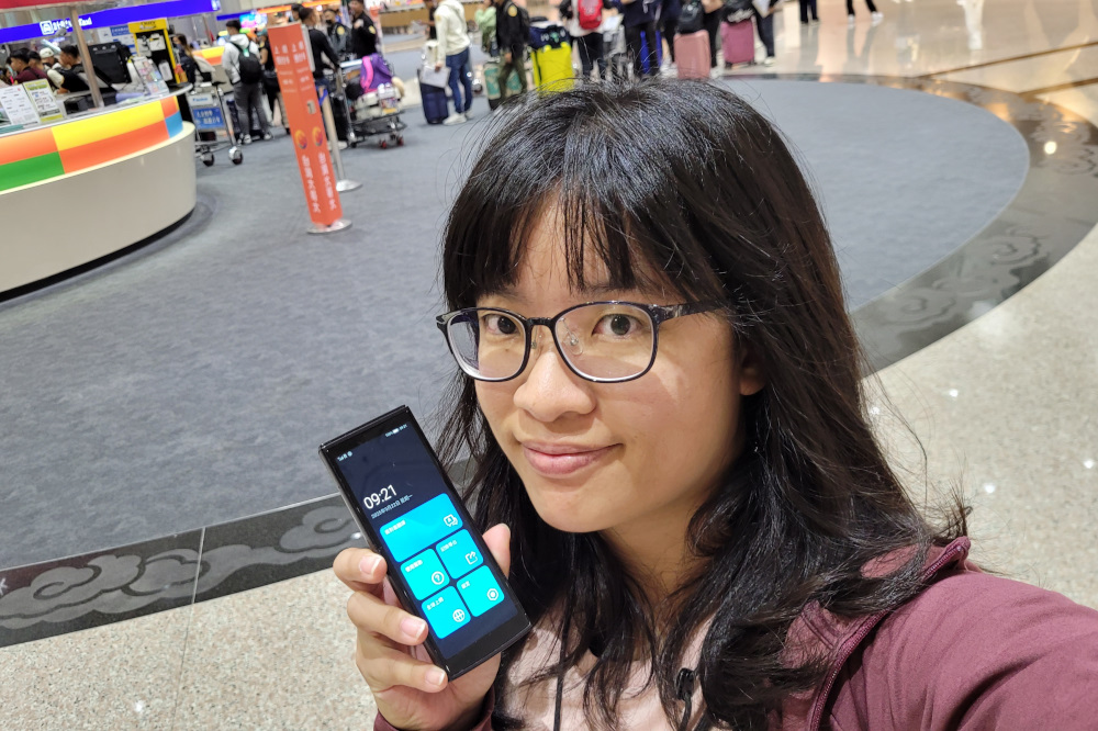 iFLYTEK AI智能雙向即時口譯機AIT2221T 超神旅遊好物! 自帶網路的口譯翻譯機,拍照翻譯還可當Wifi分享器 - 奇奇一起玩樂趣