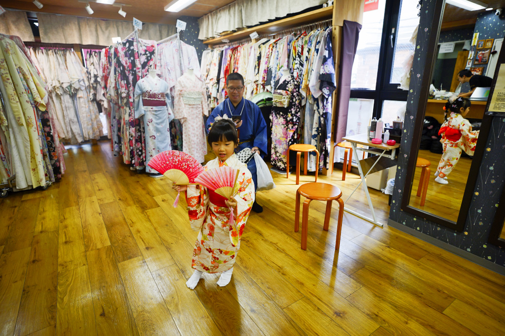 東京和服租借推薦! 日本親子和服初體驗 江戶和裝工房雅和服(淺草站前店) - 奇奇一起玩樂趣