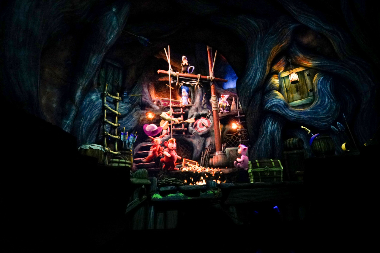 日本東京迪士尼海洋攻略分享 2025萬聖節親子生日之旅! 領取生日紀念貼紙,享受壽星禮遇 善用迪士尼APP抽PP.MO點餐.購買DPA輕鬆玩泉鄉園區 - 奇奇一起玩樂趣