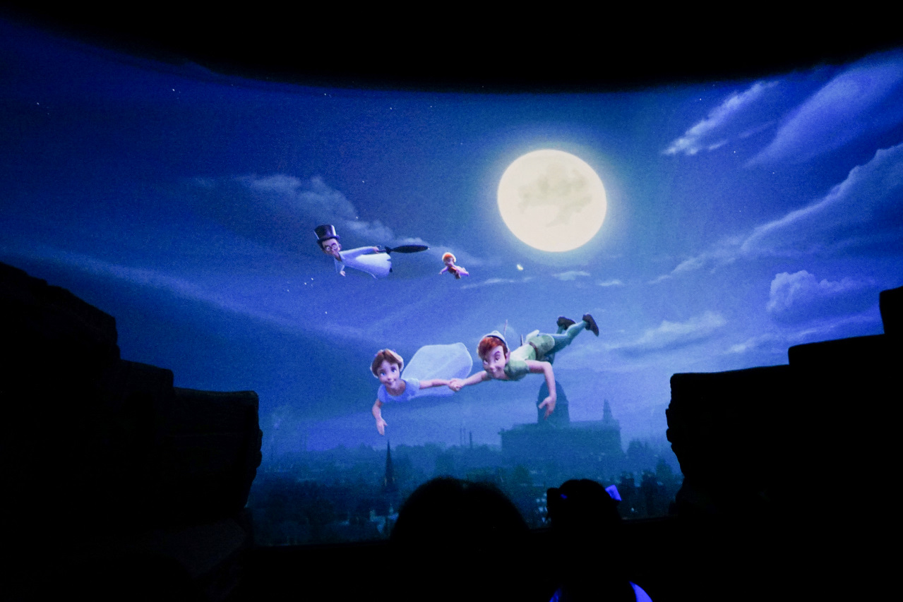 日本東京迪士尼海洋攻略分享 2025萬聖節親子生日之旅! 領取生日紀念貼紙,享受壽星禮遇 善用迪士尼APP抽PP.MO點餐.購買DPA輕鬆玩泉鄉園區 - 奇奇一起玩樂趣