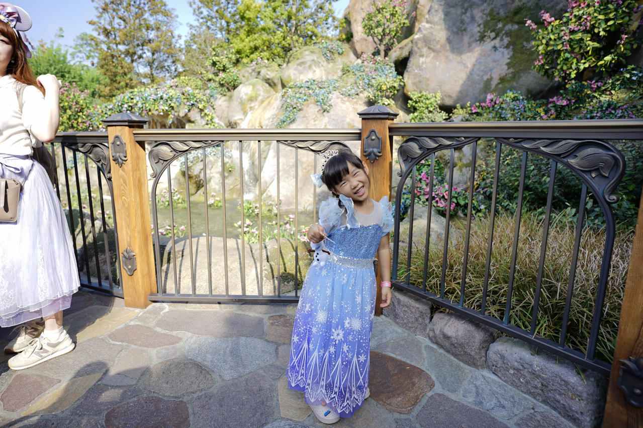 日本東京迪士尼海洋攻略分享 2025萬聖節親子生日之旅! 領取生日紀念貼紙,享受壽星禮遇 善用迪士尼APP抽PP.MO點餐.購買DPA輕鬆玩泉鄉園區 - 奇奇一起玩樂趣