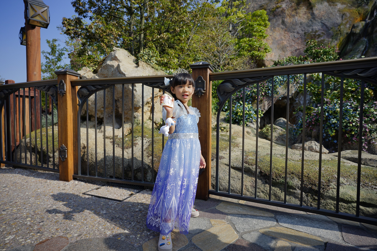 日本東京迪士尼海洋攻略分享 2025萬聖節親子生日之旅! 領取生日紀念貼紙,享受壽星禮遇 善用迪士尼APP抽PP.MO點餐.購買DPA輕鬆玩泉鄉園區 - 奇奇一起玩樂趣