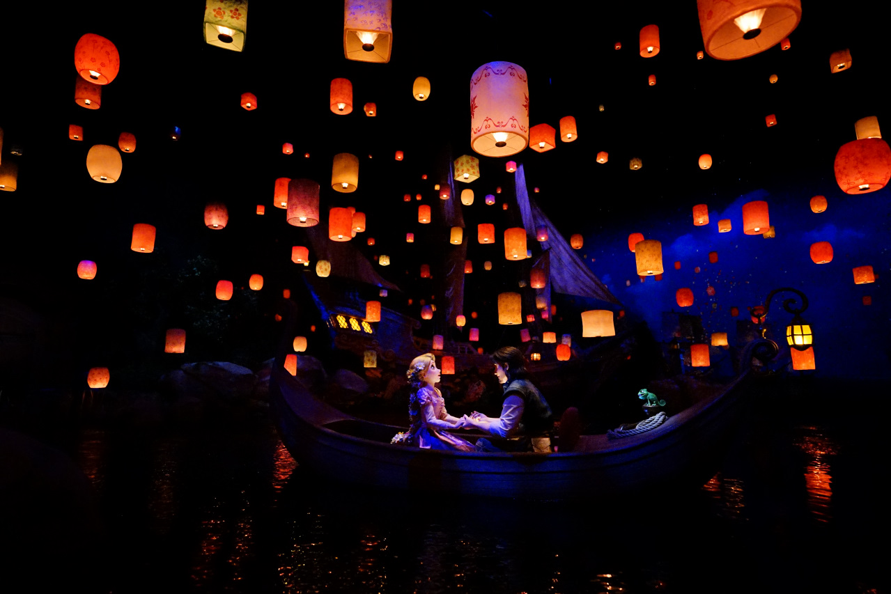 日本東京迪士尼海洋攻略分享 2025萬聖節親子生日之旅! 領取生日紀念貼紙,享受壽星禮遇 善用迪士尼APP抽PP.MO點餐.購買DPA輕鬆玩泉鄉園區 - 奇奇一起玩樂趣