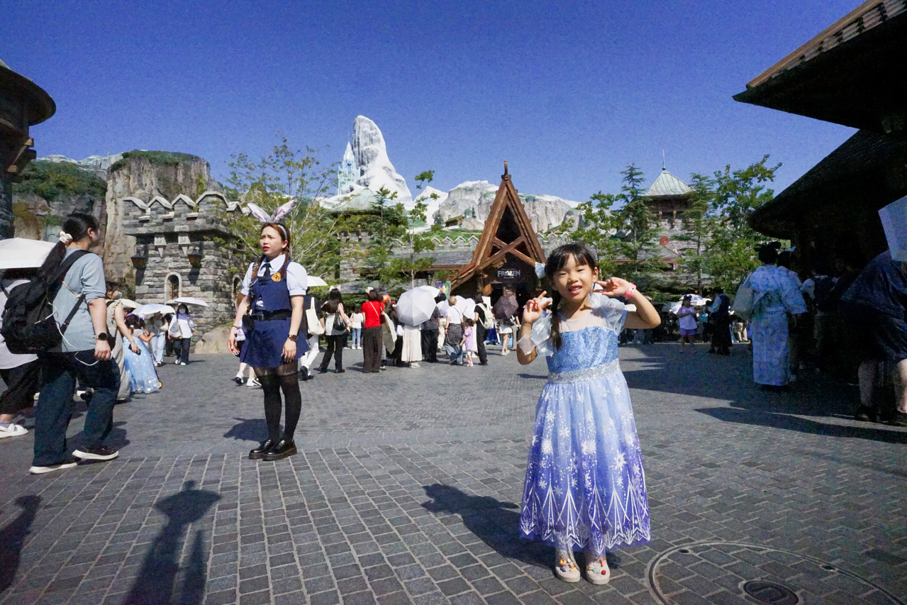 日本東京迪士尼海洋攻略分享 2025萬聖節親子生日之旅! 領取生日紀念貼紙,享受壽星禮遇 善用迪士尼APP抽PP.MO點餐.購買DPA輕鬆玩泉鄉園區 - 奇奇一起玩樂趣