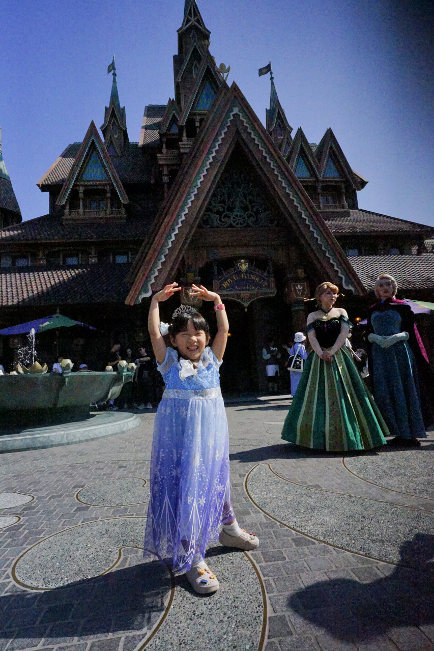 日本東京迪士尼海洋攻略分享 2025萬聖節親子生日之旅! 領取生日紀念貼紙,享受壽星禮遇 善用迪士尼APP抽PP.MO點餐.購買DPA輕鬆玩泉鄉園區 - 奇奇一起玩樂趣