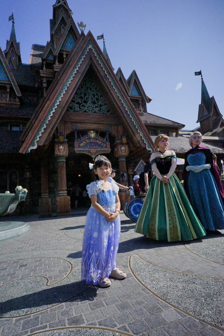 日本東京迪士尼海洋攻略分享 2025萬聖節親子生日之旅! 領取生日紀念貼紙,享受壽星禮遇 善用迪士尼APP抽PP.MO點餐.購買DPA輕鬆玩泉鄉園區 - 奇奇一起玩樂趣