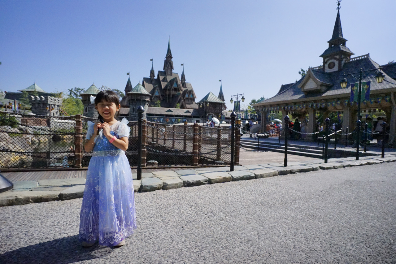 日本東京迪士尼海洋攻略分享 2025萬聖節親子生日之旅! 領取生日紀念貼紙,享受壽星禮遇 善用迪士尼APP抽PP.MO點餐.購買DPA輕鬆玩泉鄉園區 - 奇奇一起玩樂趣