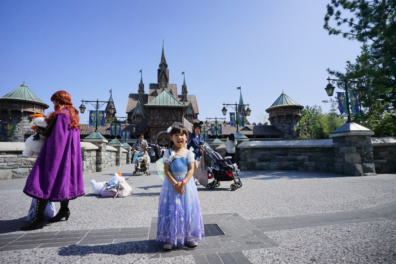 日本東京迪士尼海洋攻略分享 2025萬聖節親子生日之旅! 領取生日紀念貼紙,享受壽星禮遇 善用迪士尼APP抽PP.MO點餐.購買DPA輕鬆玩泉鄉園區 - 奇奇一起玩樂趣