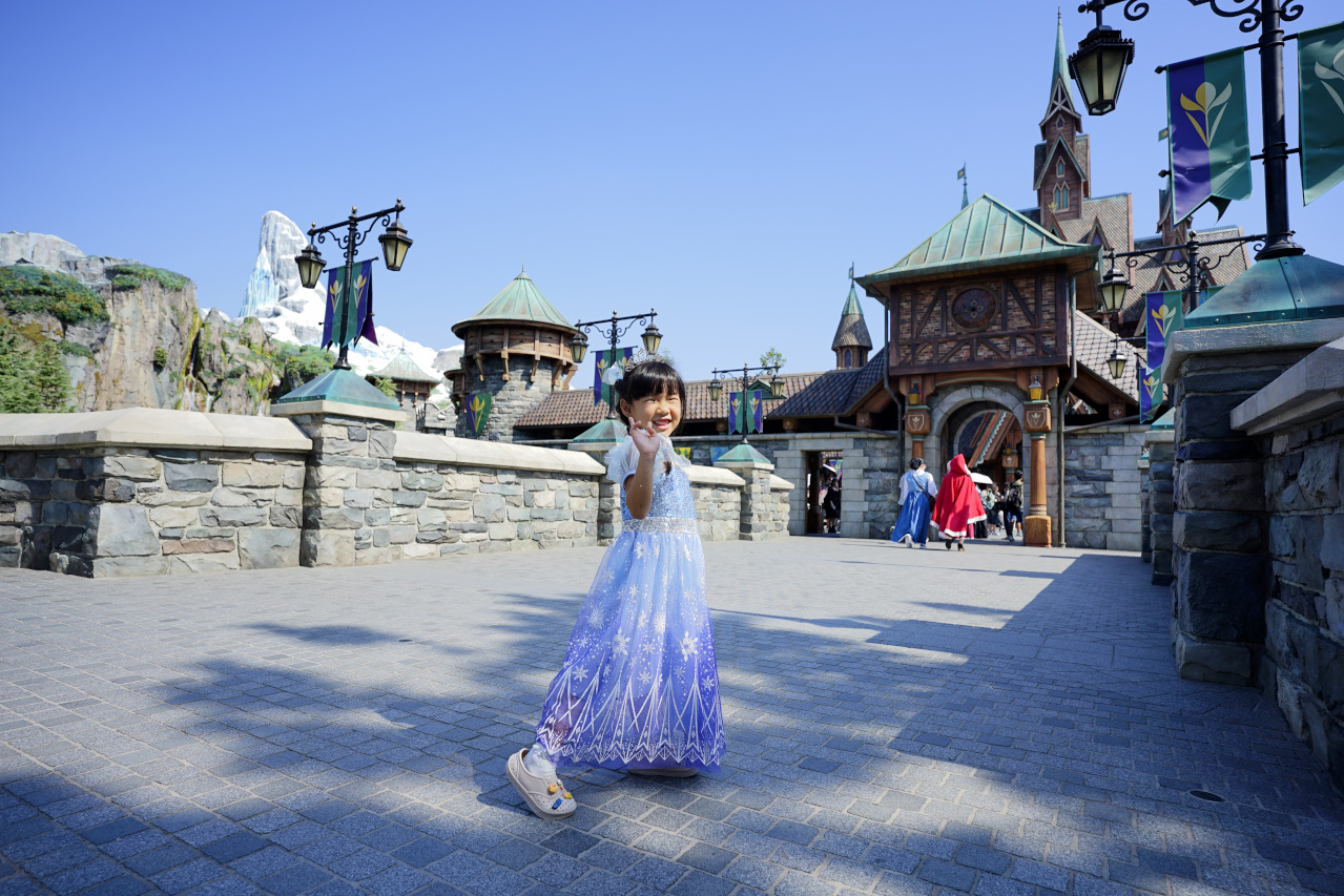 日本東京迪士尼海洋攻略分享 2025萬聖節親子生日之旅! 領取生日紀念貼紙,享受壽星禮遇 善用迪士尼APP抽PP.MO點餐.購買DPA輕鬆玩泉鄉園區 - 奇奇一起玩樂趣