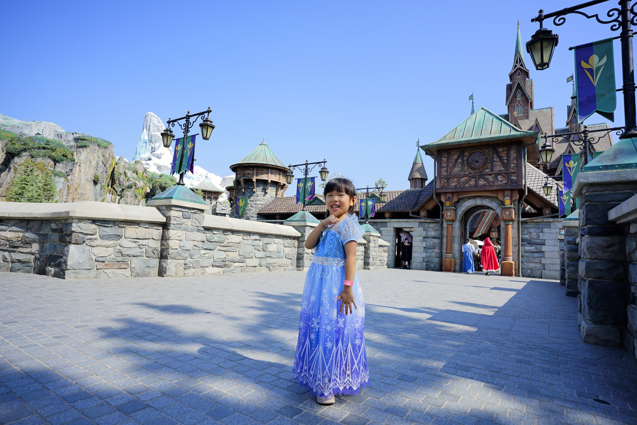 日本東京迪士尼海洋攻略分享 2025萬聖節親子生日之旅! 領取生日紀念貼紙,享受壽星禮遇 善用迪士尼APP抽PP.MO點餐.購買DPA輕鬆玩泉鄉園區 - 奇奇一起玩樂趣