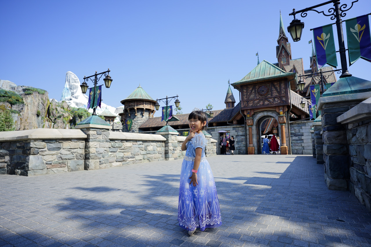 日本東京迪士尼海洋攻略分享 2025萬聖節親子生日之旅! 領取生日紀念貼紙,享受壽星禮遇 善用迪士尼APP抽PP.MO點餐.購買DPA輕鬆玩泉鄉園區 - 奇奇一起玩樂趣