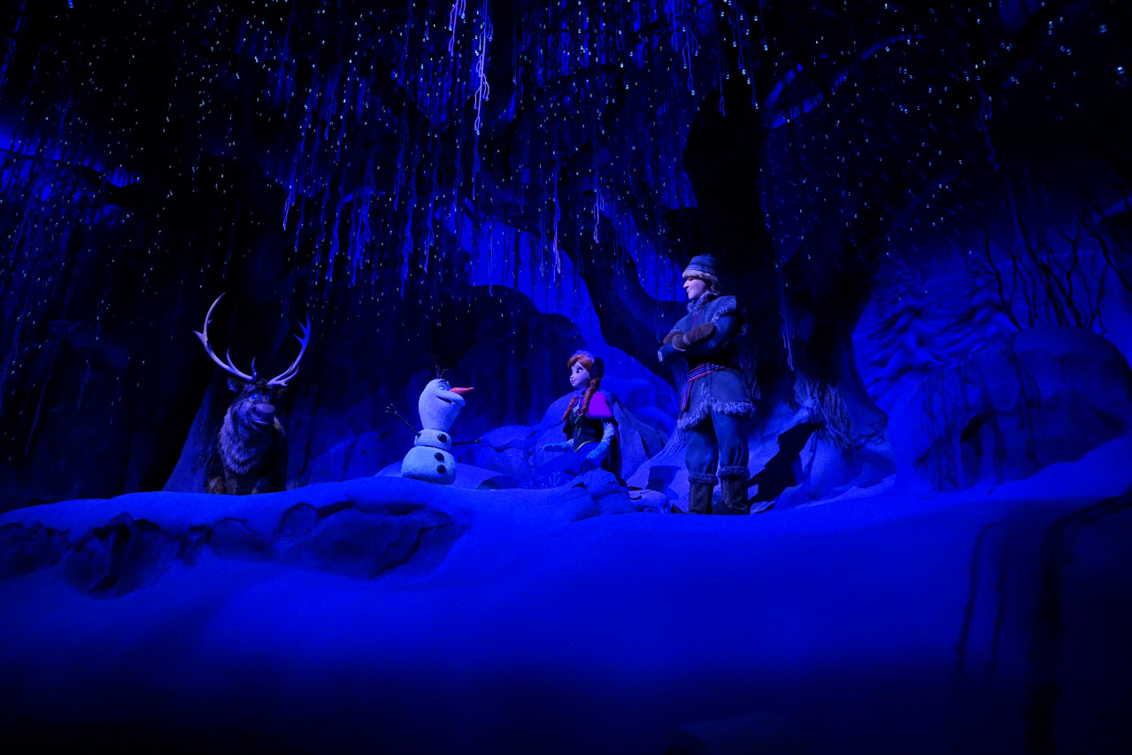 日本東京迪士尼海洋攻略分享 2025萬聖節親子生日之旅! 領取生日紀念貼紙,享受壽星禮遇 善用迪士尼APP抽PP.MO點餐.購買DPA輕鬆玩泉鄉園區 - 奇奇一起玩樂趣