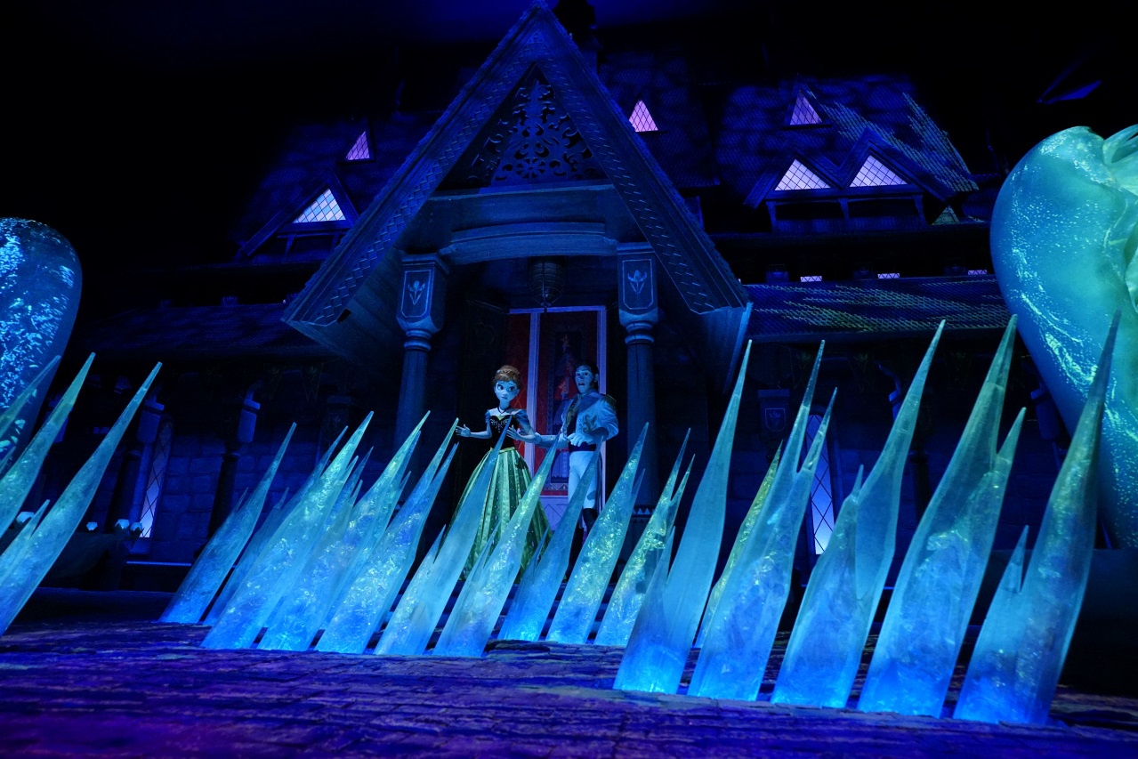 日本東京迪士尼海洋攻略分享 2025萬聖節親子生日之旅! 領取生日紀念貼紙,享受壽星禮遇 善用迪士尼APP抽PP.MO點餐.購買DPA輕鬆玩泉鄉園區 - 奇奇一起玩樂趣