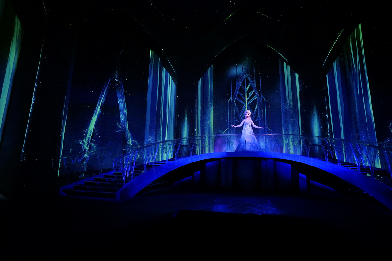 日本東京迪士尼海洋攻略分享 2025萬聖節親子生日之旅! 領取生日紀念貼紙,享受壽星禮遇 善用迪士尼APP抽PP.MO點餐.購買DPA輕鬆玩泉鄉園區 - 奇奇一起玩樂趣