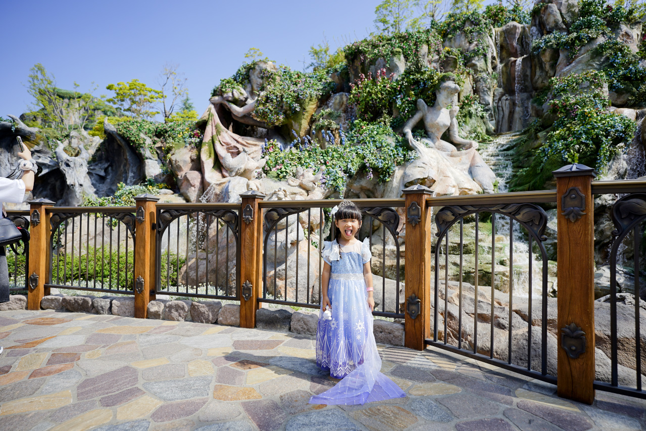 日本東京迪士尼海洋攻略分享 2025萬聖節親子生日之旅! 領取生日紀念貼紙,享受壽星禮遇 善用迪士尼APP抽PP.MO點餐.購買DPA輕鬆玩泉鄉園區 - 奇奇一起玩樂趣