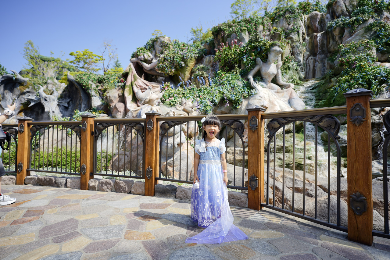 日本東京迪士尼海洋攻略分享 2025萬聖節親子生日之旅! 領取生日紀念貼紙,享受壽星禮遇 善用迪士尼APP抽PP.MO點餐.購買DPA輕鬆玩泉鄉園區 - 奇奇一起玩樂趣