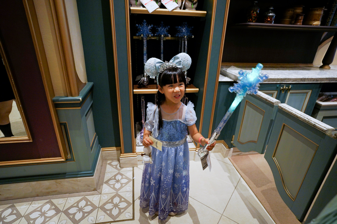 日本東京迪士尼海洋攻略分享 2025萬聖節親子生日之旅! 領取生日紀念貼紙,享受壽星禮遇 善用迪士尼APP抽PP.MO點餐.購買DPA輕鬆玩泉鄉園區 - 奇奇一起玩樂趣