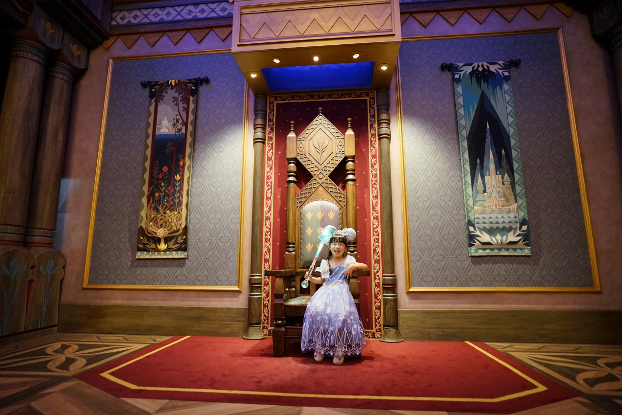 日本東京迪士尼海洋攻略分享 2025萬聖節親子生日之旅! 領取生日紀念貼紙,享受壽星禮遇 善用迪士尼APP抽PP.MO點餐.購買DPA輕鬆玩泉鄉園區 - 奇奇一起玩樂趣