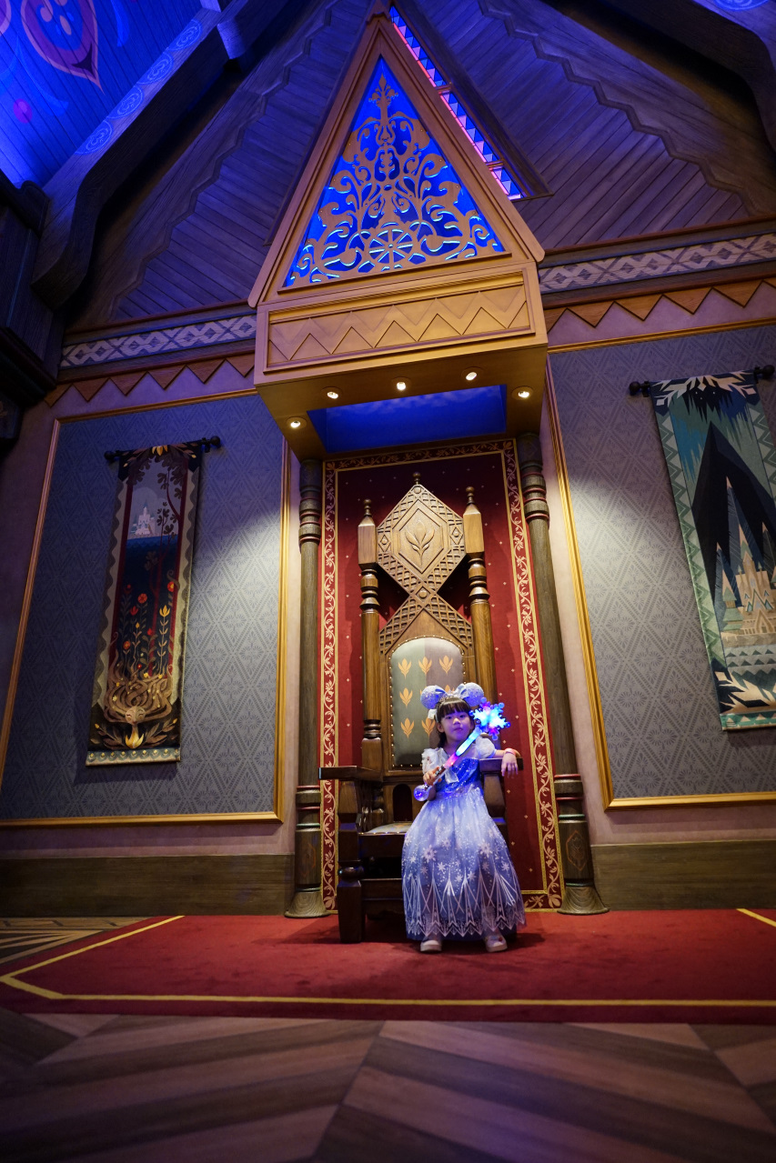 日本東京迪士尼海洋攻略分享 2025萬聖節親子生日之旅! 領取生日紀念貼紙,享受壽星禮遇 善用迪士尼APP抽PP.MO點餐.購買DPA輕鬆玩泉鄉園區 - 奇奇一起玩樂趣