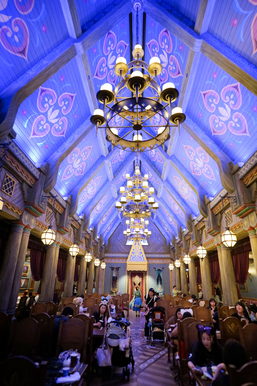 日本東京迪士尼海洋攻略分享 2025萬聖節親子生日之旅! 領取生日紀念貼紙,享受壽星禮遇 善用迪士尼APP抽PP.MO點餐.購買DPA輕鬆玩泉鄉園區 - 奇奇一起玩樂趣