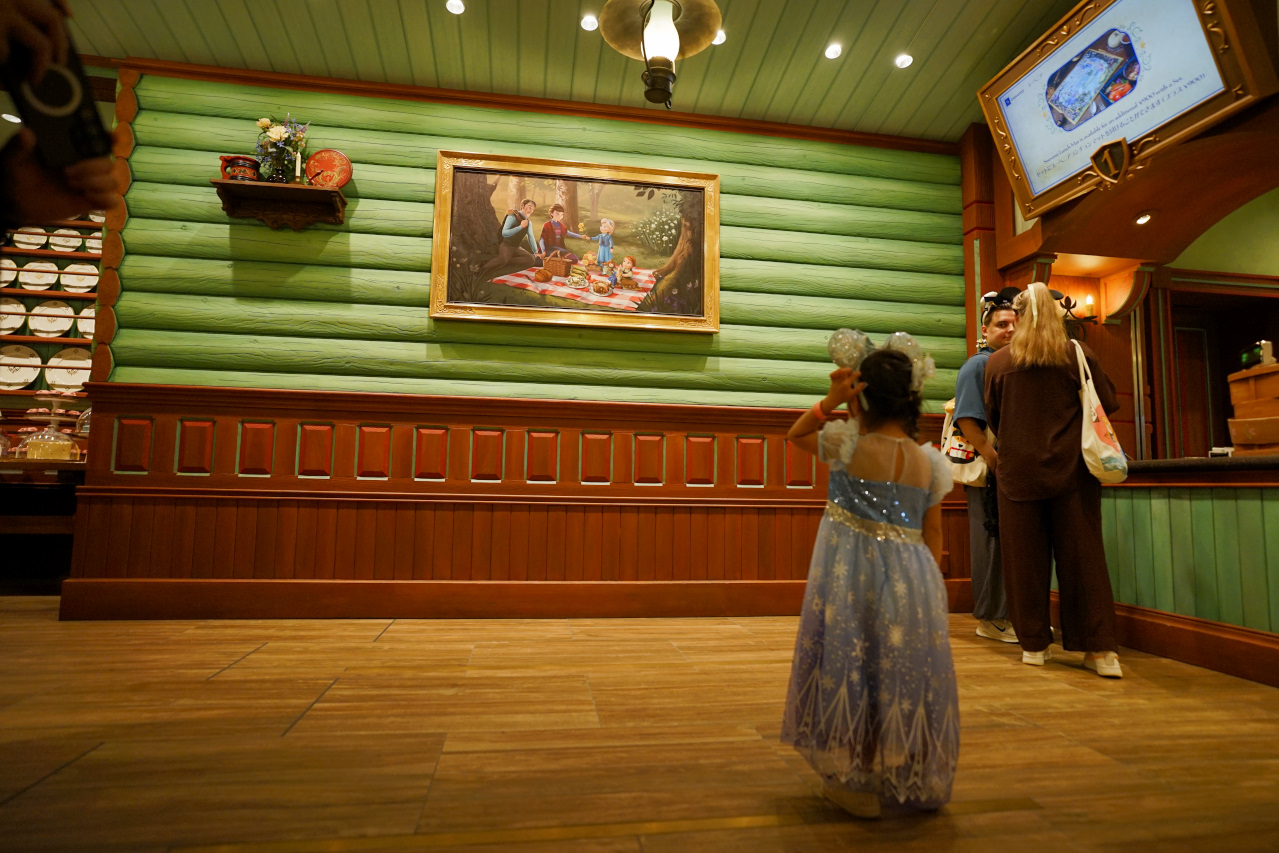 日本東京迪士尼海洋攻略分享 2025萬聖節親子生日之旅! 領取生日紀念貼紙,享受壽星禮遇 善用迪士尼APP抽PP.MO點餐.購買DPA輕鬆玩泉鄉園區 - 奇奇一起玩樂趣