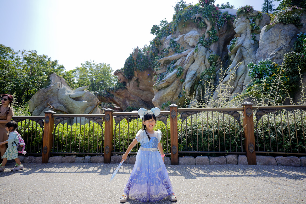 日本東京迪士尼海洋攻略分享 2025萬聖節親子生日之旅! 領取生日紀念貼紙,享受壽星禮遇 善用迪士尼APP抽PP.MO點餐.購買DPA輕鬆玩泉鄉園區 - 奇奇一起玩樂趣