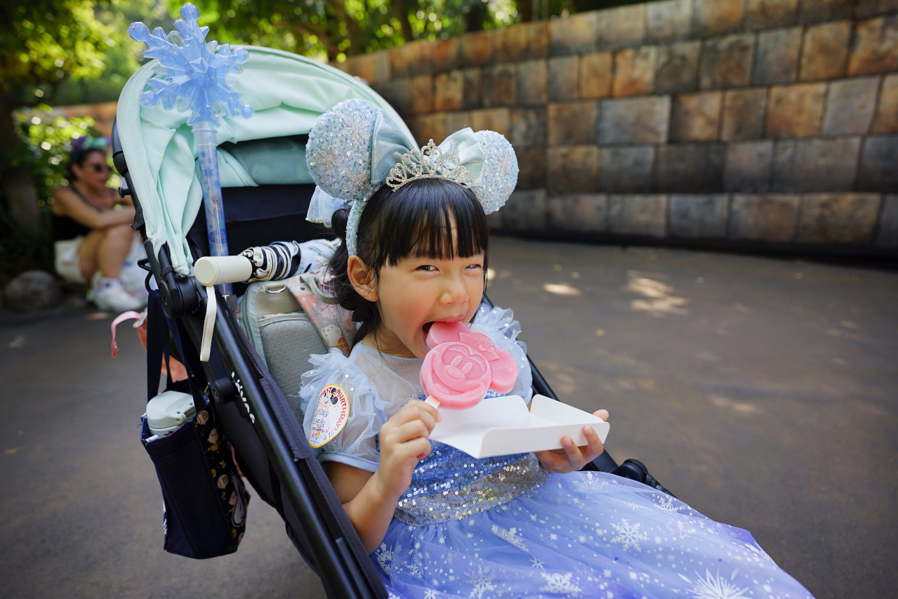 日本東京迪士尼海洋攻略分享 2025萬聖節親子生日之旅! 領取生日紀念貼紙,享受壽星禮遇 善用迪士尼APP抽PP.MO點餐.購買DPA輕鬆玩泉鄉園區 - 奇奇一起玩樂趣