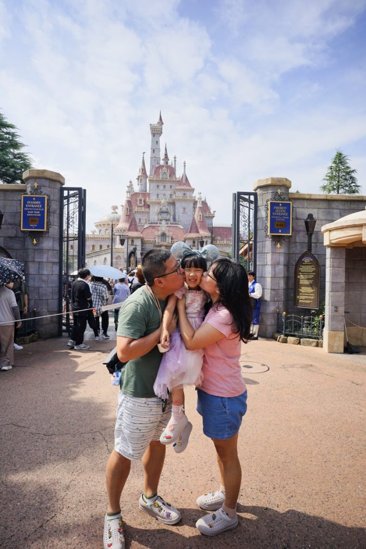 日本東京迪士尼樂園攻略分享 2025萬聖節親子生日之旅! 一日暢玩陸地18項遊樂設施,善用迪士尼APP抽PP.MO點餐.購買DPA,不花時間排隊餐廳看遊行秘密地點 - 奇奇一起玩樂趣