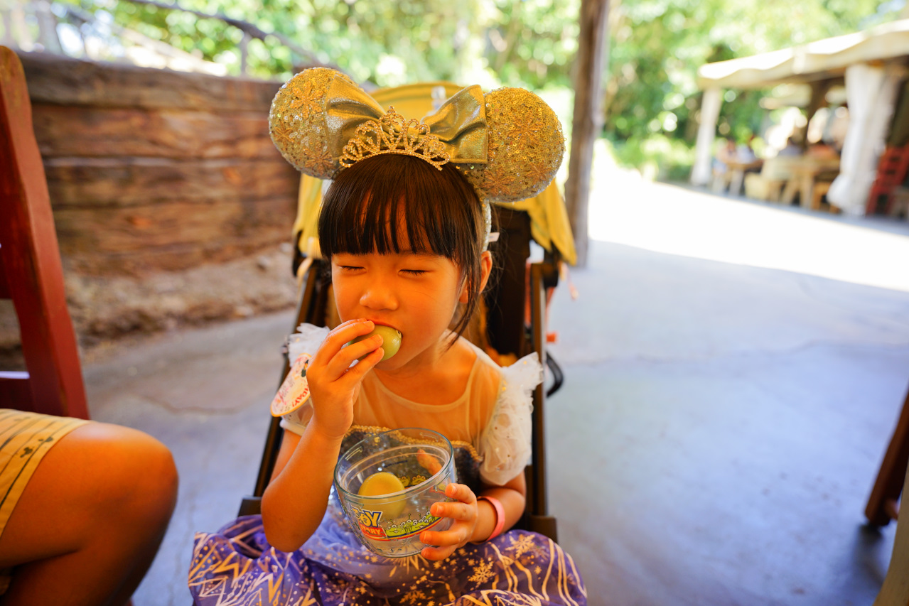 日本東京迪士尼海洋攻略分享 2025萬聖節親子生日之旅! 領取生日紀念貼紙,享受壽星禮遇 善用迪士尼APP抽PP.MO點餐.購買DPA輕鬆玩泉鄉園區 - 奇奇一起玩樂趣