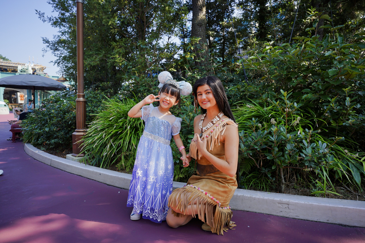 日本東京迪士尼海洋攻略分享 2025萬聖節親子生日之旅! 領取生日紀念貼紙,享受壽星禮遇 善用迪士尼APP抽PP.MO點餐.購買DPA輕鬆玩泉鄉園區 - 奇奇一起玩樂趣