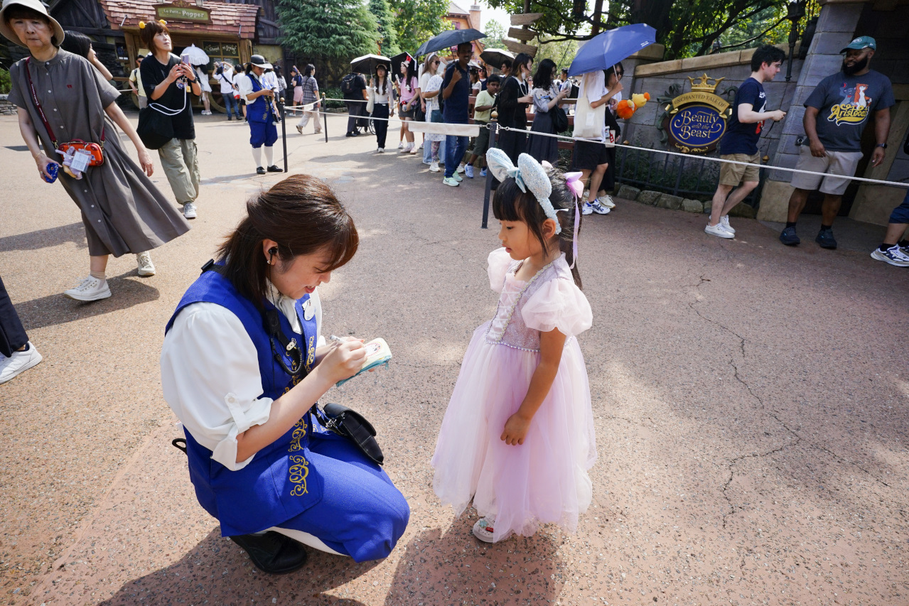 日本東京迪士尼樂園攻略分享 2025萬聖節親子生日之旅! 一日暢玩陸地18項遊樂設施,善用迪士尼APP抽PP.MO點餐.購買DPA,不花時間排隊餐廳看遊行秘密地點 - 奇奇一起玩樂趣 日本東京迪士尼樂園攻略分享 2025萬聖節親子生日之旅! 一日暢玩陸地18項遊樂設施,善用迪士尼APP抽PP.MO點餐.購買DPA,不花時間排隊餐廳看遊行秘密地點 - 奇奇一起玩樂趣