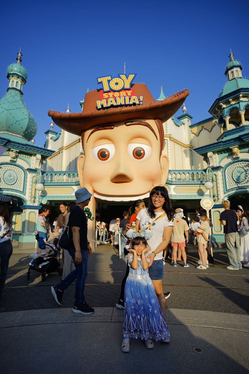 日本東京迪士尼海洋攻略分享 2025萬聖節親子生日之旅! 領取生日紀念貼紙,享受壽星禮遇 善用迪士尼APP抽PP.MO點餐.購買DPA輕鬆玩泉鄉園區 - 奇奇一起玩樂趣