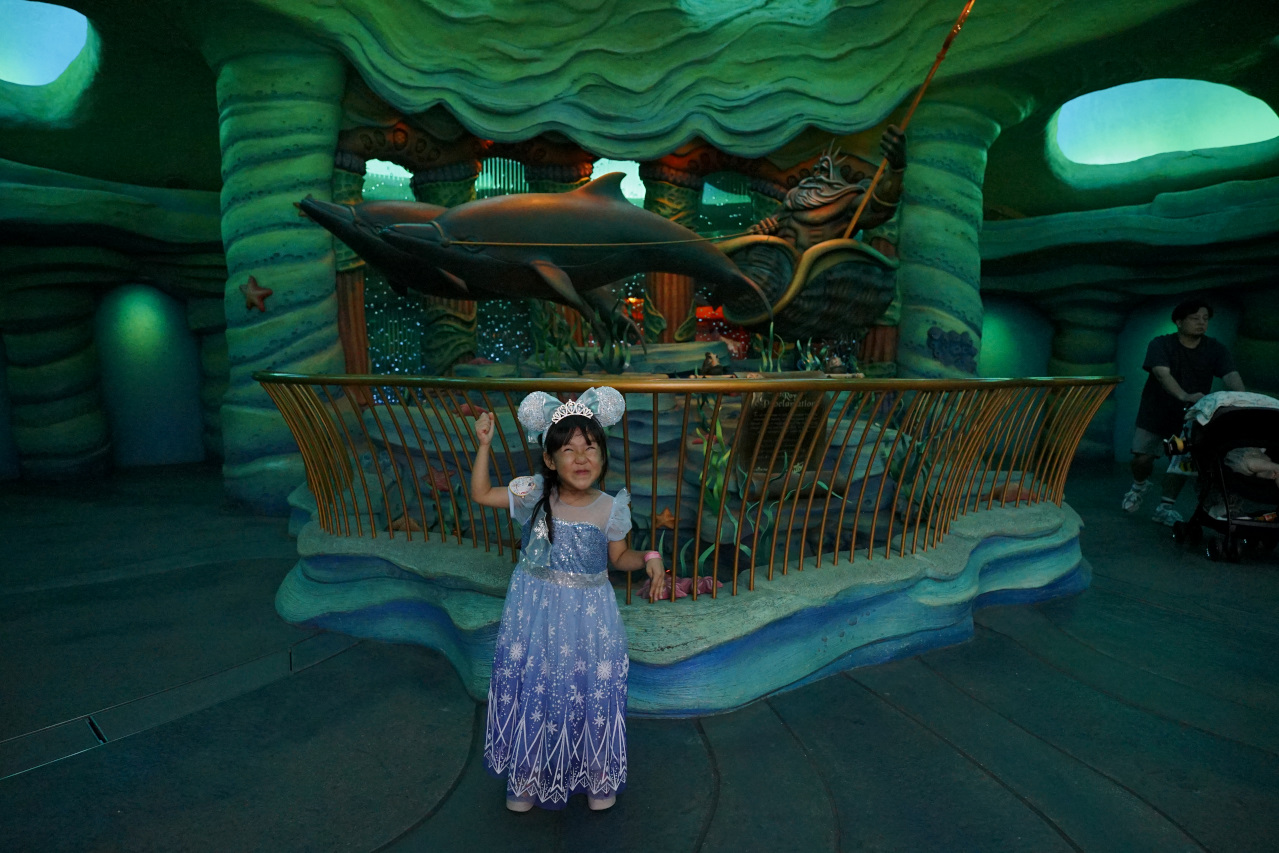 日本東京迪士尼海洋攻略分享 2025萬聖節親子生日之旅! 領取生日紀念貼紙,享受壽星禮遇 善用迪士尼APP抽PP.MO點餐.購買DPA輕鬆玩泉鄉園區 - 奇奇一起玩樂趣